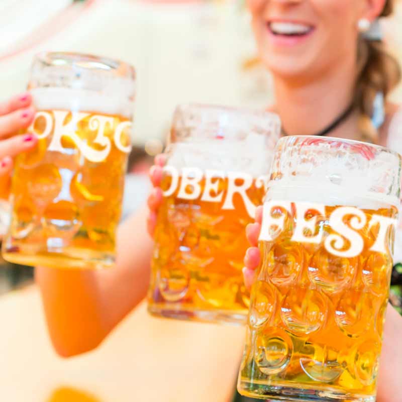 Fassbiere, importación de Cervezas Oktoberfest: Augustiner, Hacker-Pschorr, Hofbräu, Löwenbräu, Paulaner, Spaten, Schneider Weisse, Schlenkerla y Flötzinger.